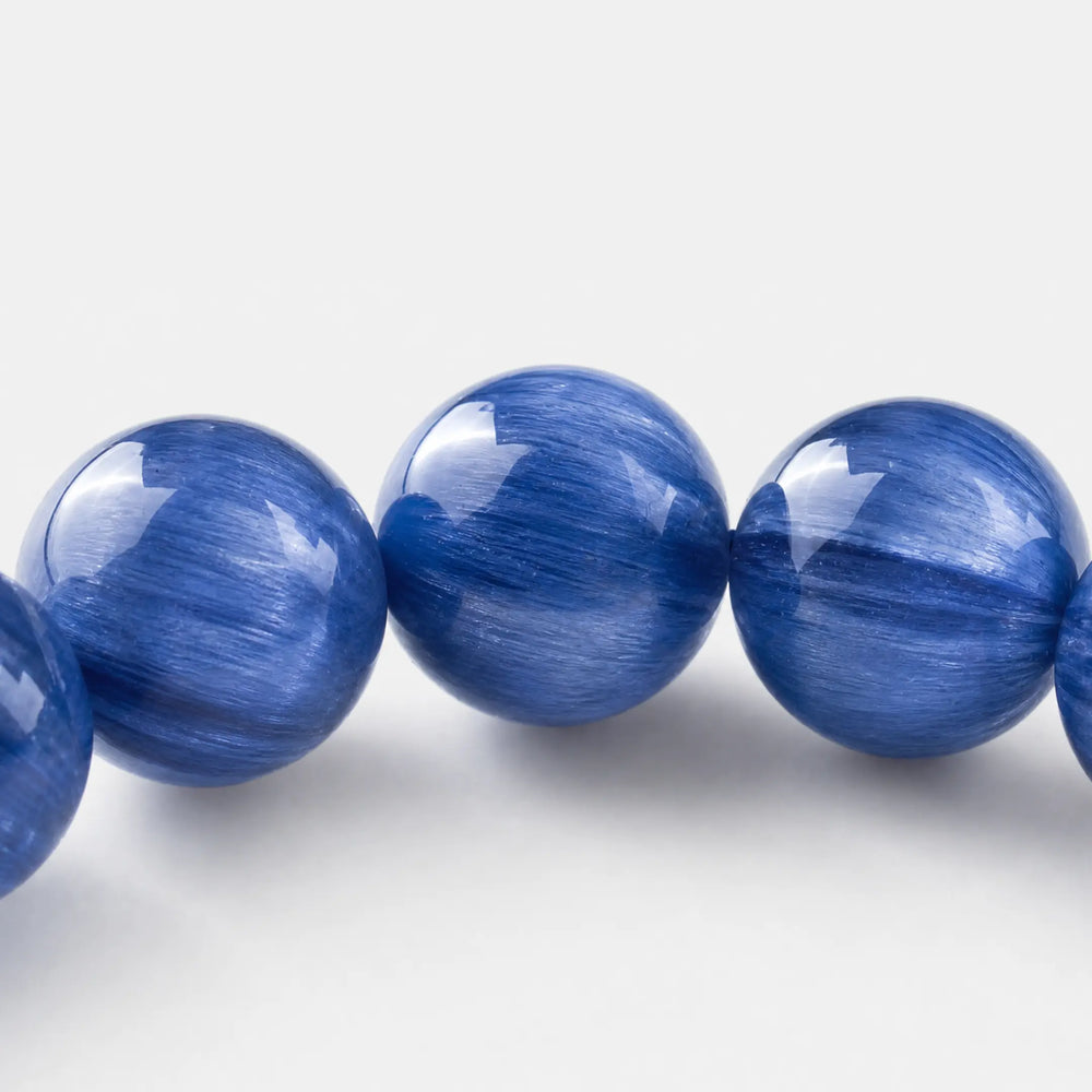 The Kyanite Strand Bracelet — Directional Alignment, PDP close-up detail image 1.