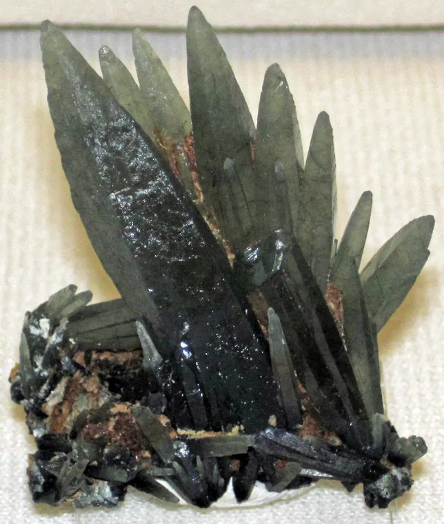 Quartz with green needle-like actinolite inclusions reference image