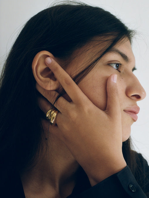 A person wearing a restrained jewellery object